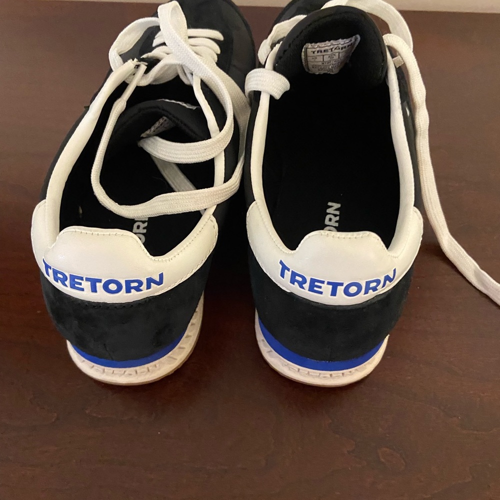 Tretorn sneakers size 7 and worn only once. Women so.9